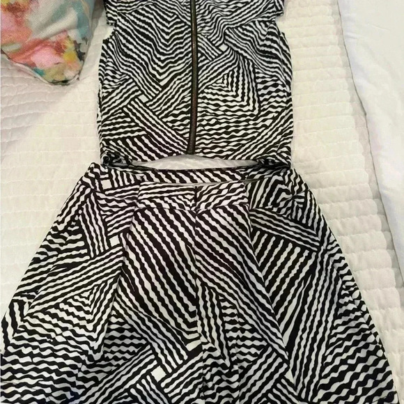 Matching skirt and top set - Picture 4 of 8